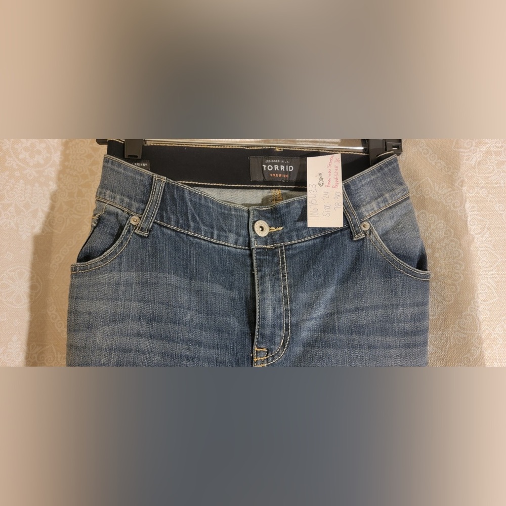 Torrid Bombshell Skinny Jeans NWT - Picture 1 of 3